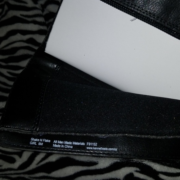 Boots - Picture 4 of 6